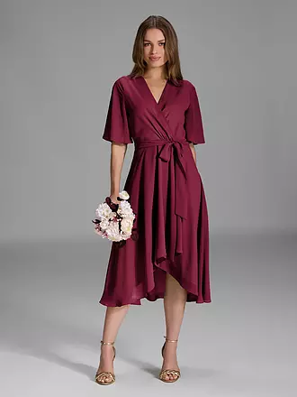SWING | Robe de soirée
Marque : SWING
Couleur : vert
Catégories : Mode,Femme

Longueur des manches : Manches courtes
Encolure : Col en V
Matière : Chiffon,Polyester / Polyamide
Motif : Uni
Coupe (vêtement d'extérieur) : Regular
Style & Occasion : Occasion
St | dunkelrot